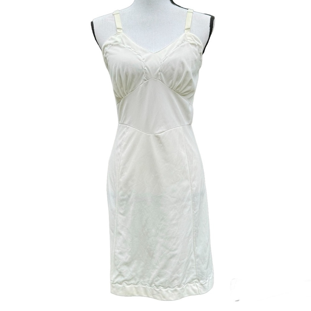 1960’s Vintage adjustable Slip Size 36 Average - Picture 3 of 11